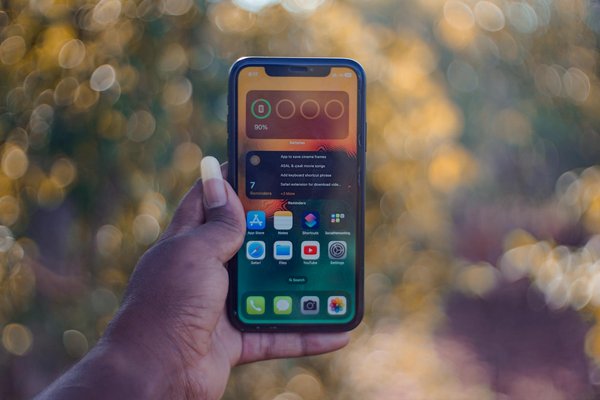 How Is AI Revolutionizing the UK High-Tech Landscape?